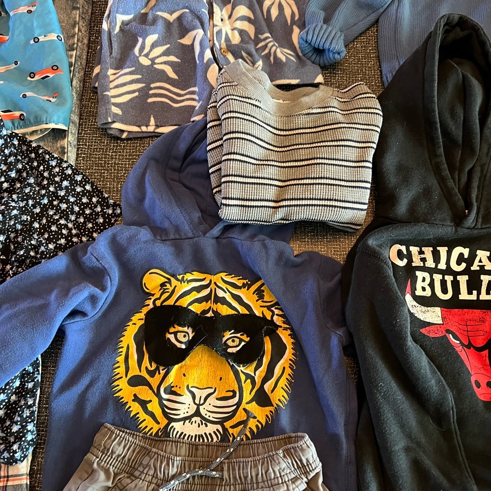 Assorted Boys 4T bundle - Picture 3 of 6